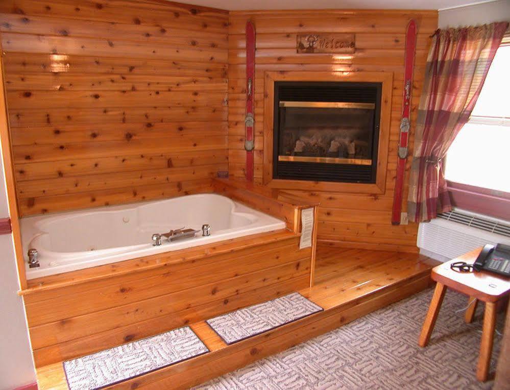 Mountaintop Lodge At Lake Naomi Pocono Pines Exterior photo